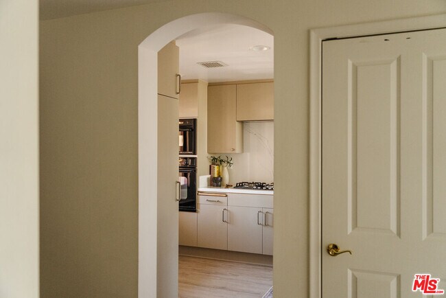 Building Photo - 11847 Gorham Ave