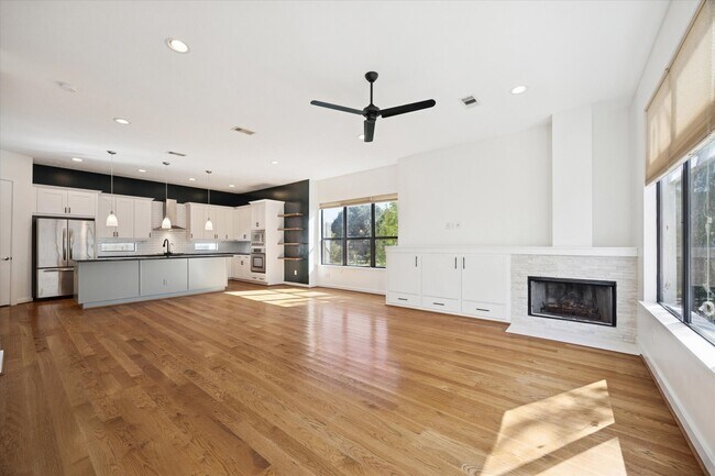 Building Photo - 5313 Lillian St