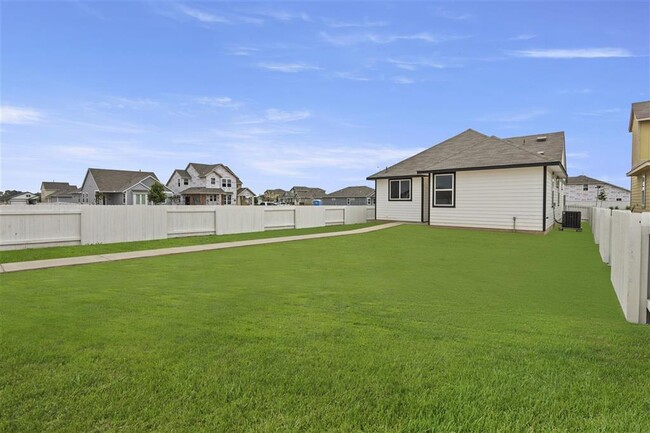 Building Photo - 708 Running Creek Dr