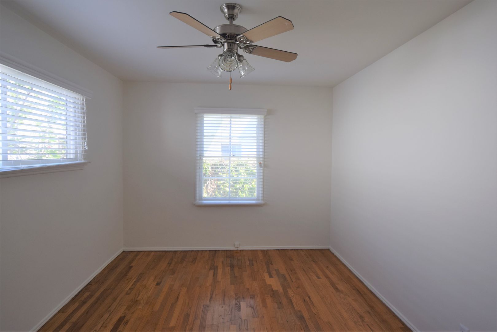 Building Photo - 11645 Moorpark St