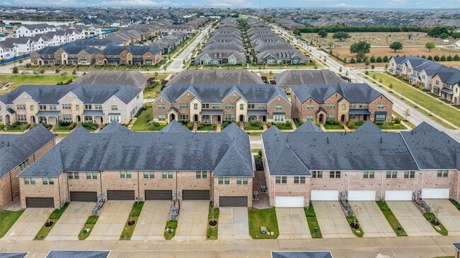 Building Photo - 512 Parkside Dr