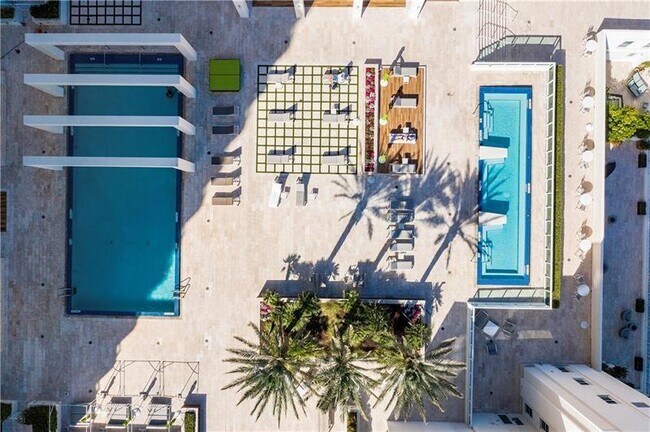 Building Photo - 101 S Fort Lauderdale Beach Blvd