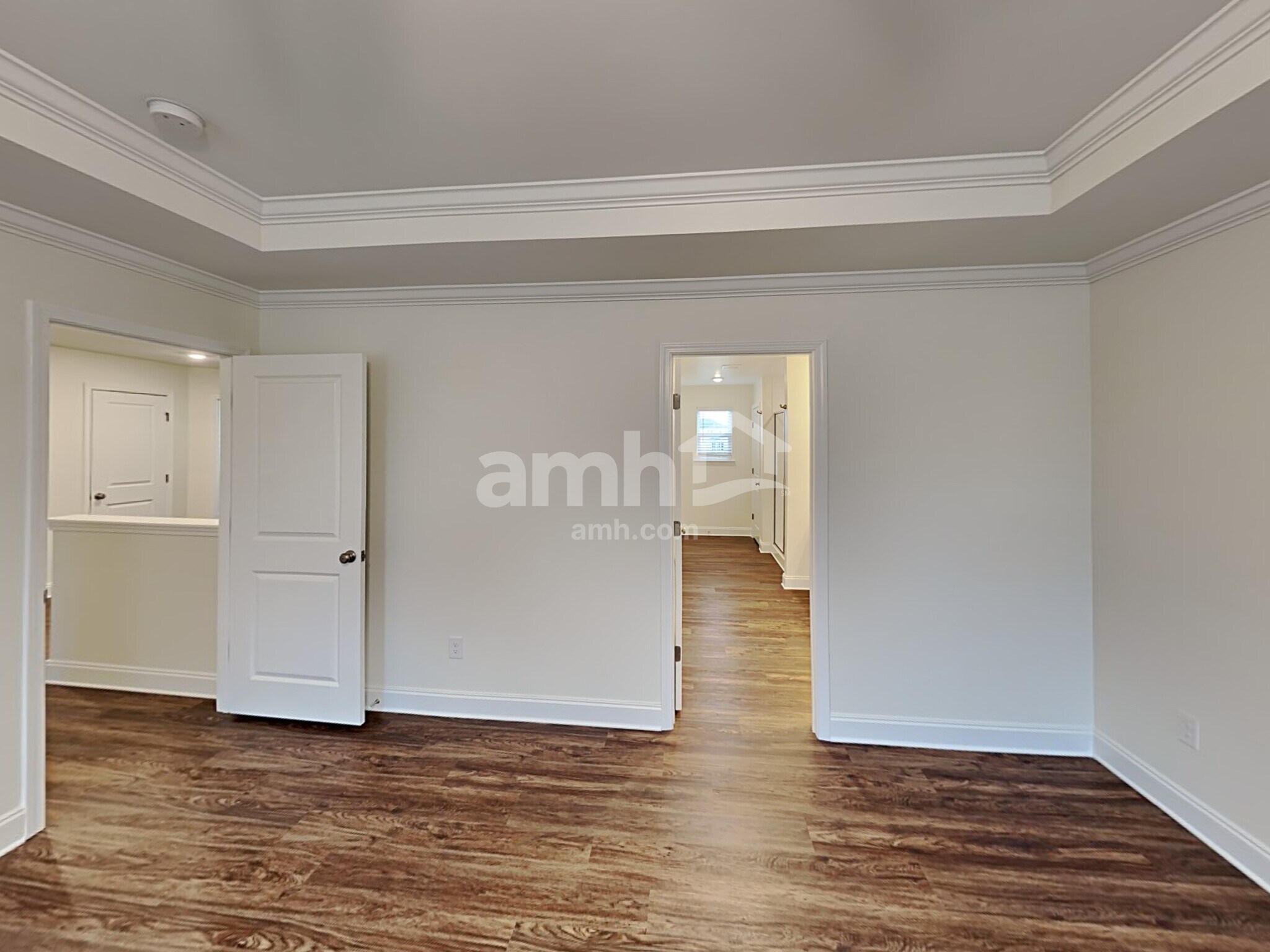 Building Photo - 1357 Lomond Dr