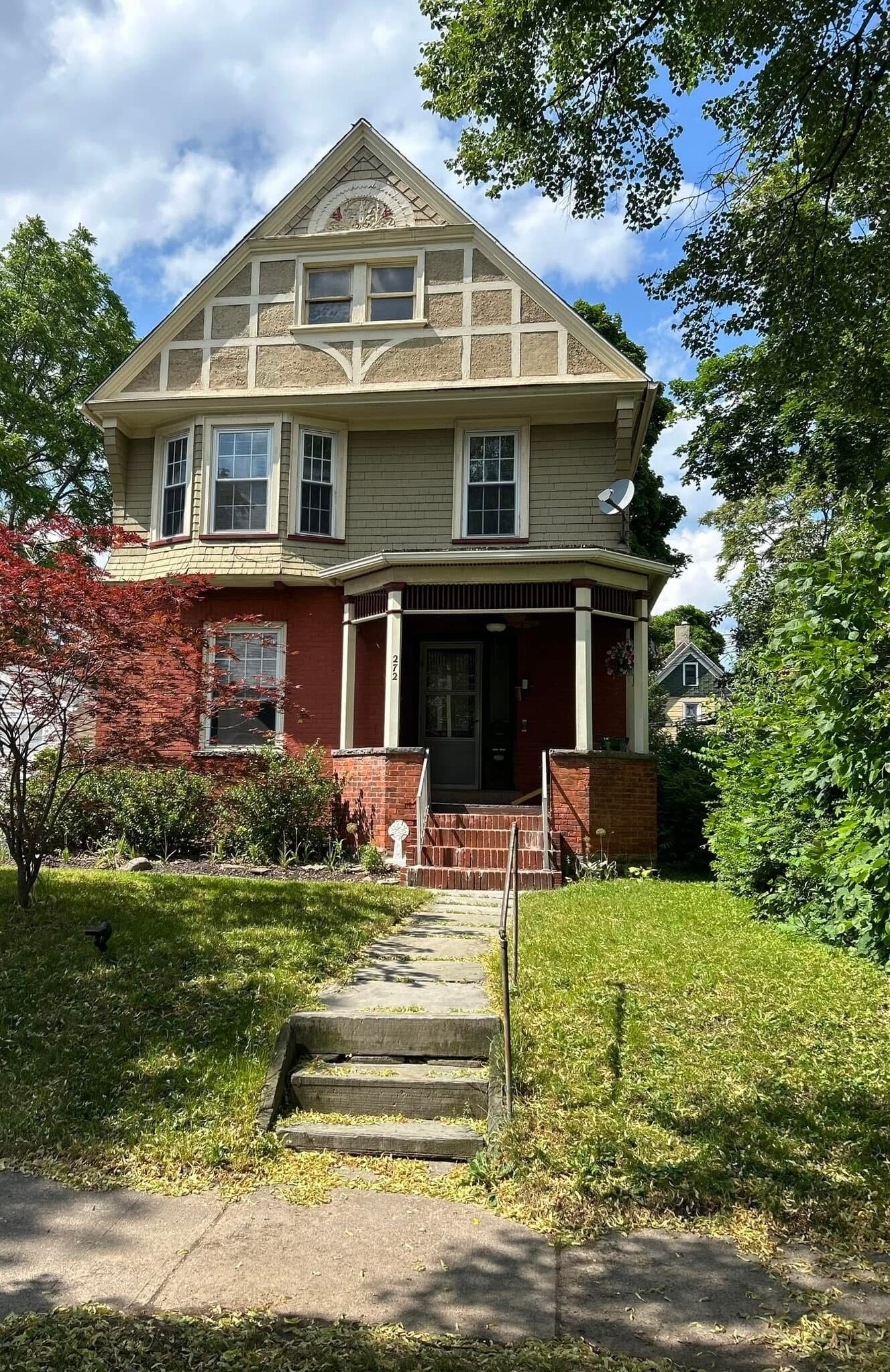 Building Photo - 272 Linden St