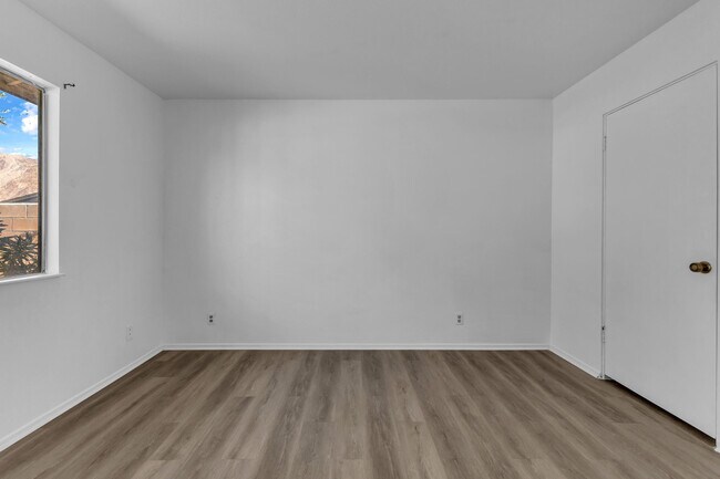 Building Photo - 53780 Avenida Diaz