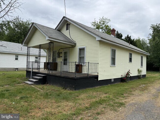 Building Photo - 5497 Rosedale Dr