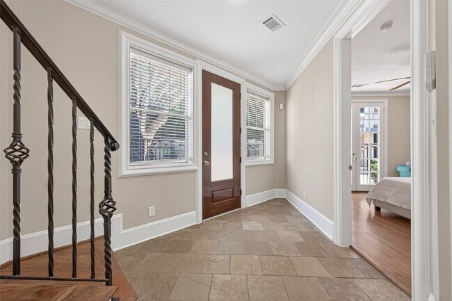 Building Photo - 105 Detering St