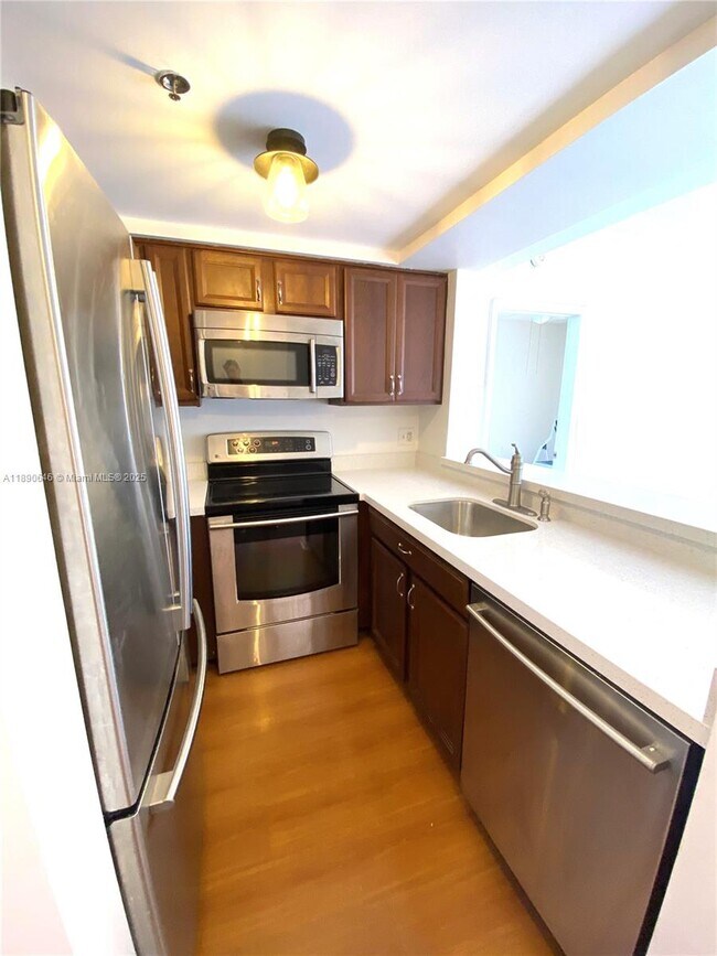 Building Photo - 2756 Day Ave