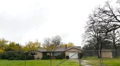 Building Photo - Nice Ranch Style House on 1 acre!!
