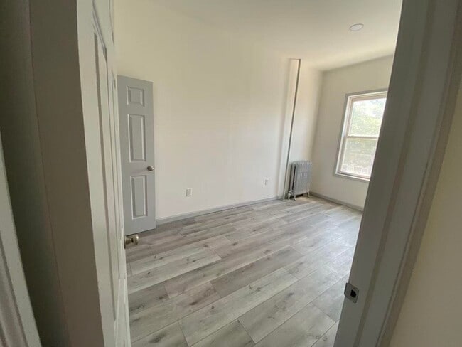 Building Photo - 124 Winfield Ave