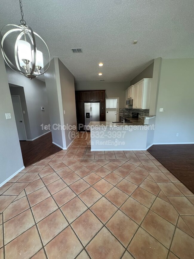 Building Photo - 304 E Clover Park Dr