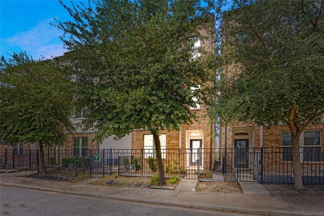 Building Photo - 707 Schwartz St