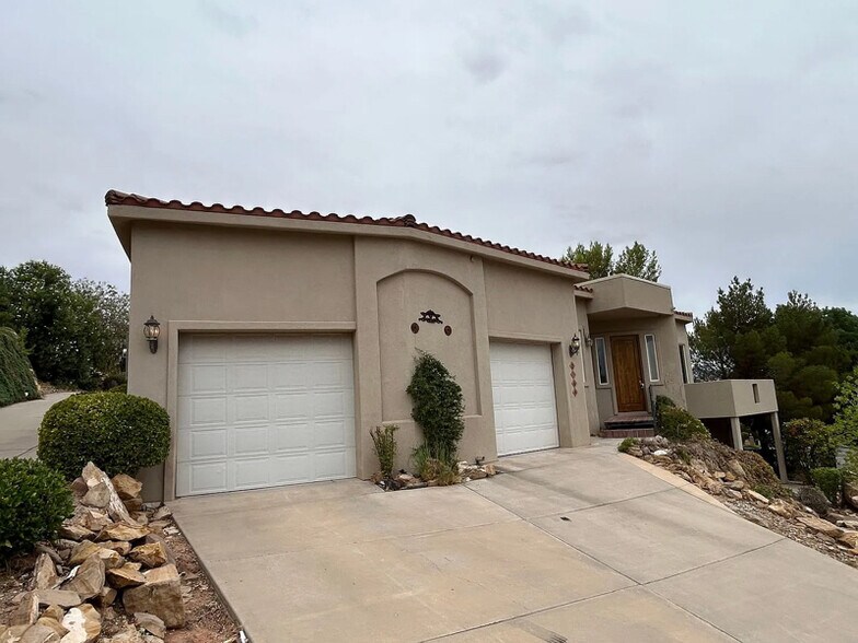 Building Photo - 2164 Balboa Way