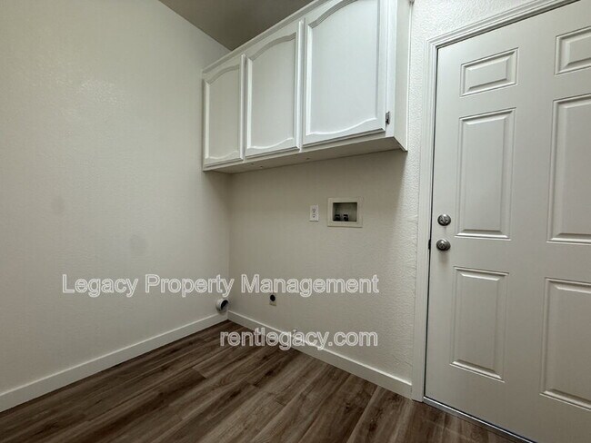 Building Photo - 403 Munden Ct