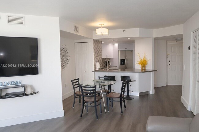 Building Photo - 5880 Collins Ave