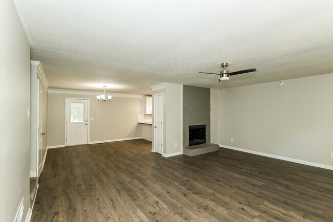 Building Photo - Fantastic 4bd/2ba home! Let yourself in!