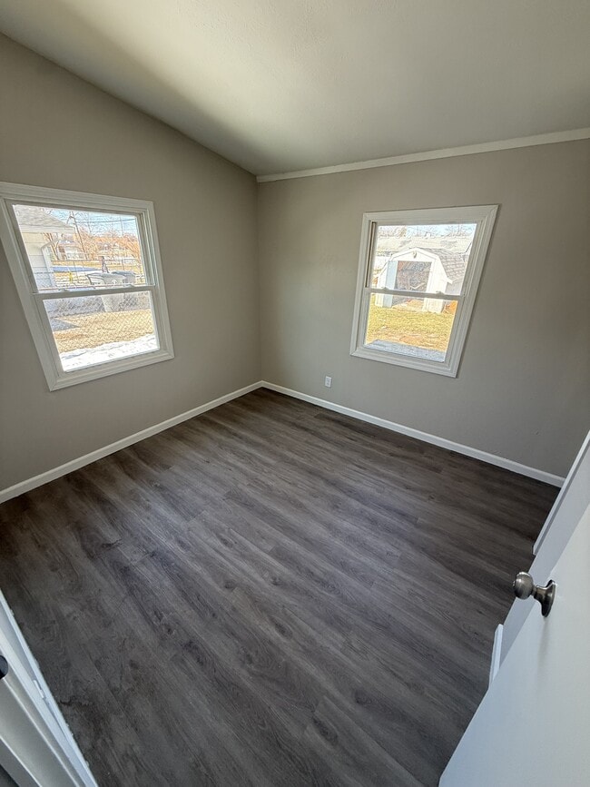 Building Photo - 904 E Gerhart St