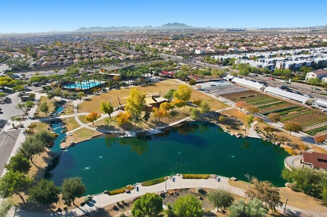 Building Photo - 10702 E Lumiere Ave