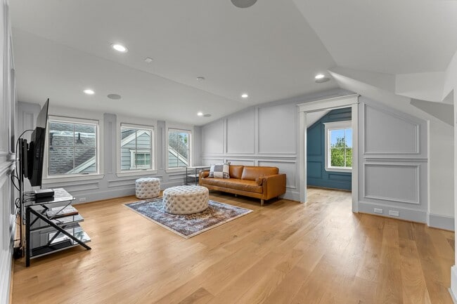 Building Photo - 426 Marshall St