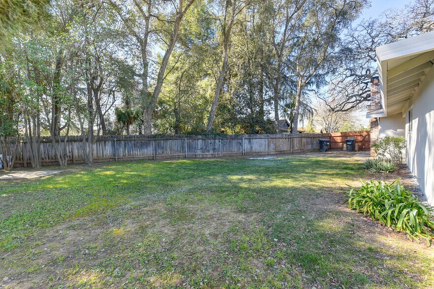 Building Photo - 9626 Knickers Ct