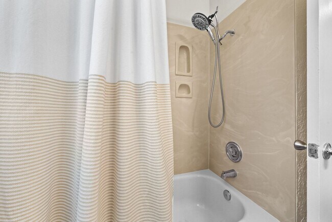 Building Photo - Beautifully updated 3 bedroom, 1 bath house in Eugene!