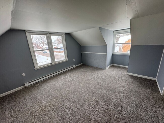 Building Photo - 3 Bedroom 2 Bath house in Bettendorf