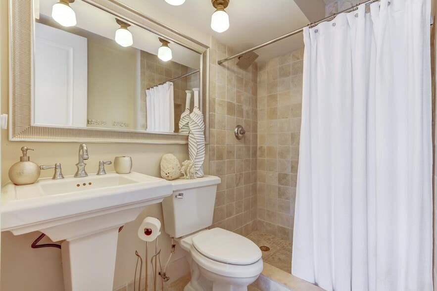 Building Photo - 1604 S Ocean Ln