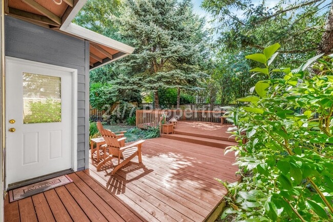 Building Photo - Inviting 3 BD | 2.5 BA Home w/ Massive Bac...