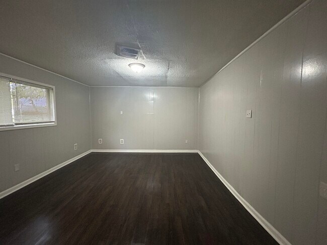 Building Photo - 2926 Mimosa Ave