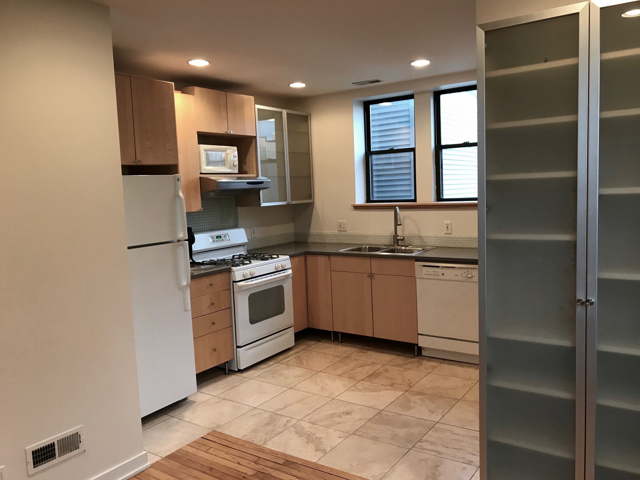 Kitchen - 2335 W McLean Ave