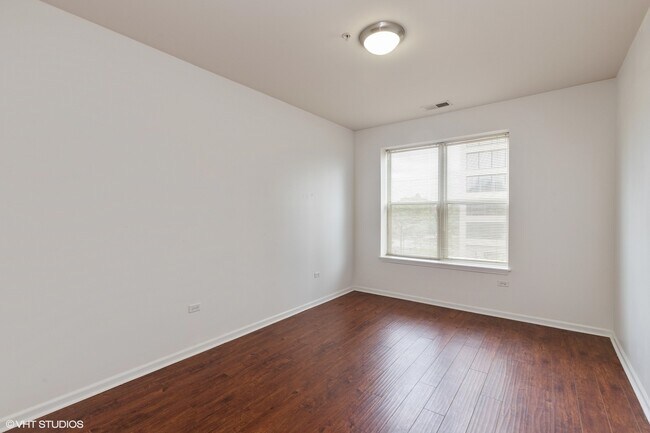 Building Photo - 17 W 35th St