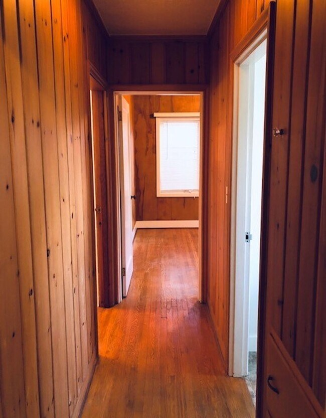 Building Photo - Cozy Gearhart Cottage