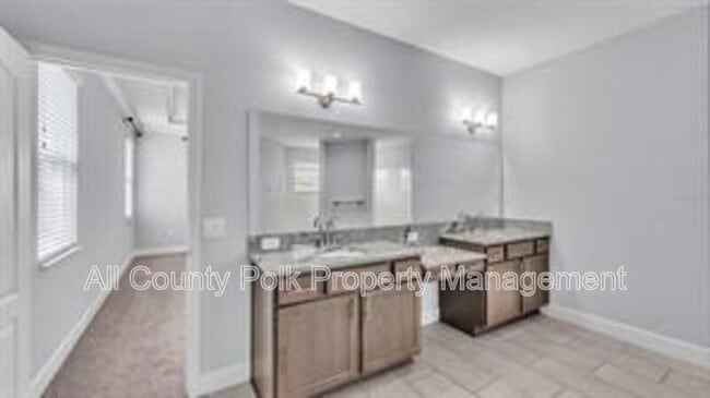 Building Photo - 1095 Woodland Oaks Dr