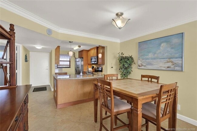 Building Photo - 9490 S Ocean Dr