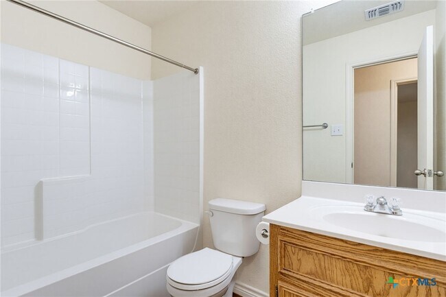 Building Photo - 913 Ashwood Dr