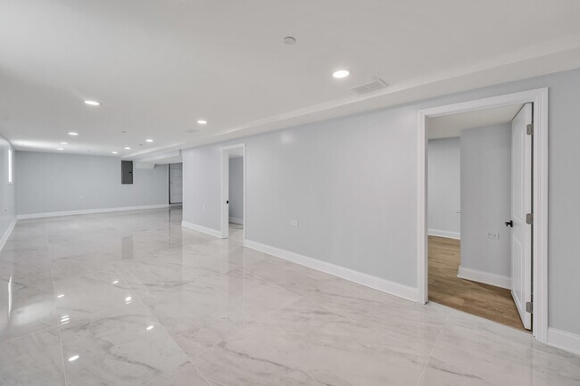 Building Photo - 1115 N Taylor Ave