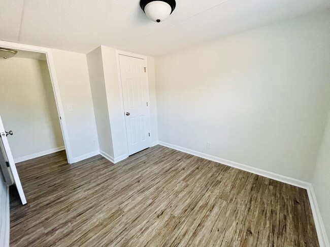 Building Photo - Completely remodeled 4 bedroom, 2 bath man...