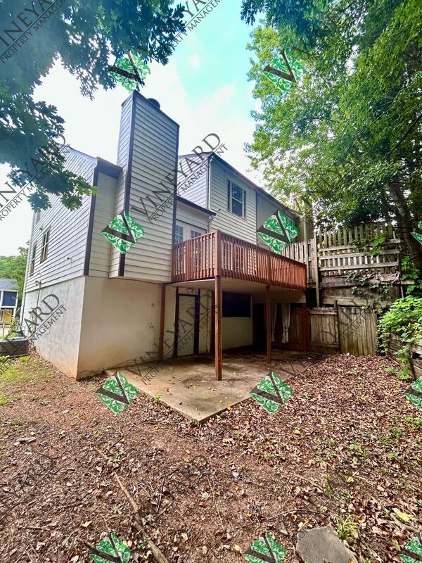 Building Photo - 1014 Falling Water Dr