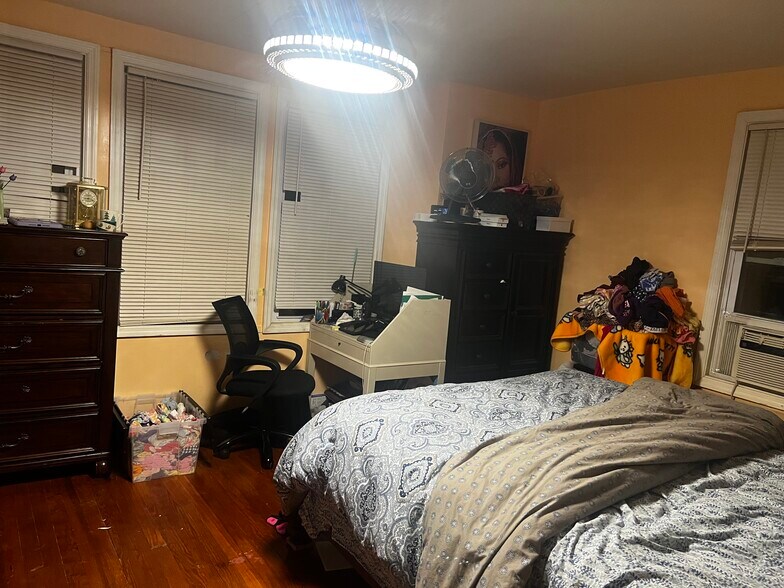 Building Photo - 16134 84th Ave