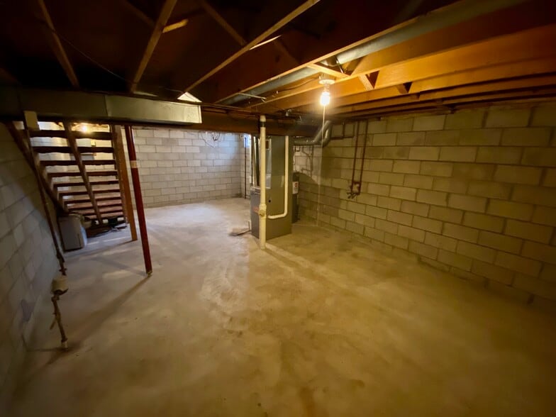 Building Photo - 610 12th Ave S