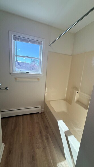 Building Photo - 91 Cloverdale Ave