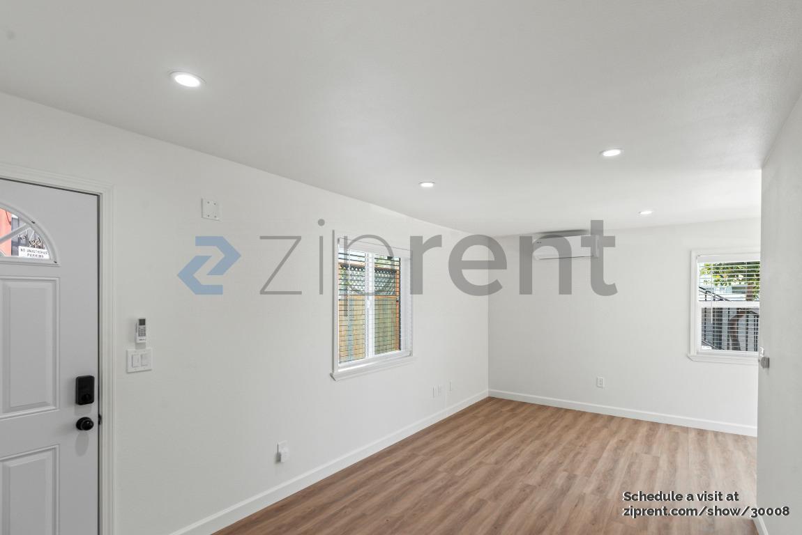 Building Photo - Unit