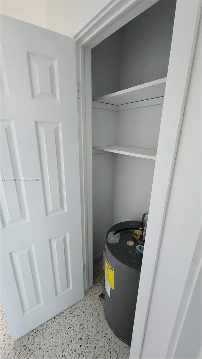 Building Photo - 4555 SW 32nd Ave