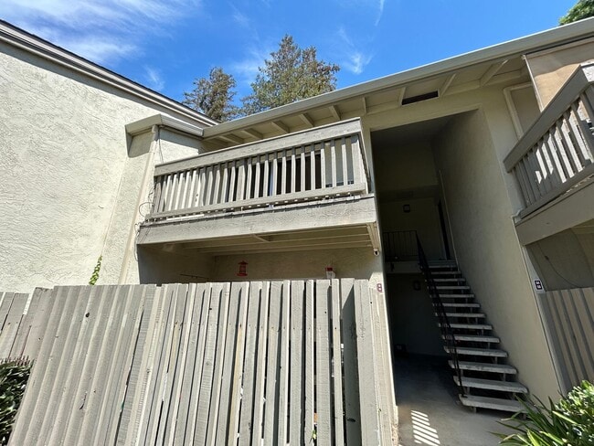Building Photo - Bright & Updated 1BR Condo in Prime Walnut Creek Location – Vaulted Ceilings & Pool Access!