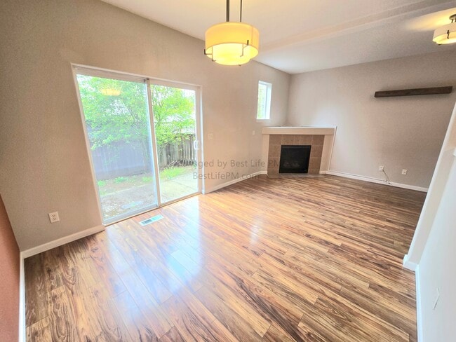 Building Photo - 17923 SW Niks Dr