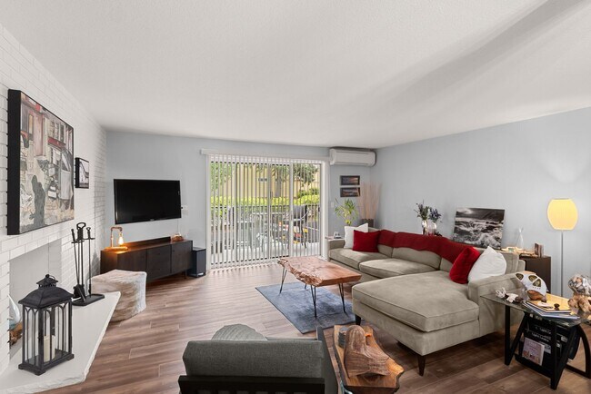 Building Photo - STYLISH 2 BED/2 BATHS LAKE OSWEGO CONDO