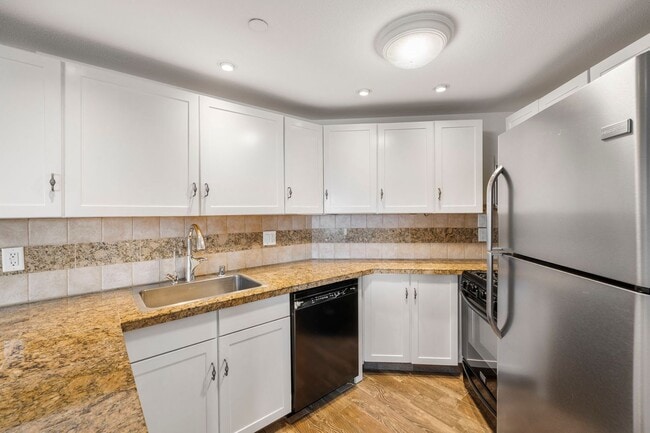 Building Photo - 1056 Calle Del Cerro