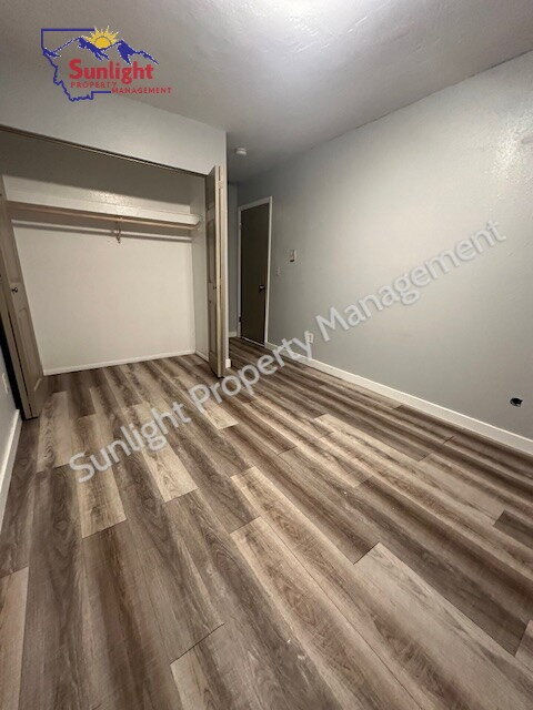 Building Photo - 2 Bed 1 Bath Upstairs Apartment