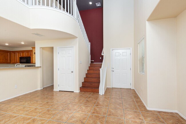 Building Photo - Very clean SW home near Sunset/215 for only $1875