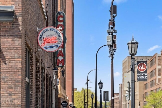 Building Photo - 720 N 4th St